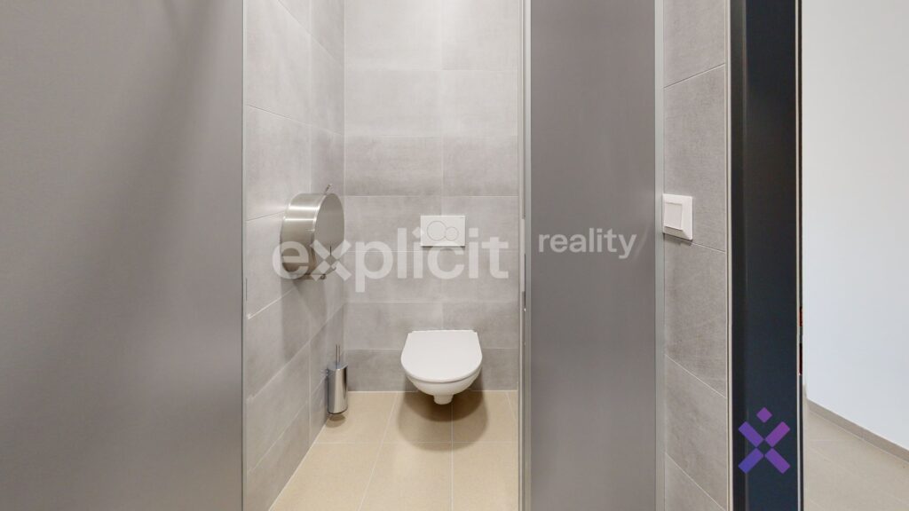 Prodej-skladoveho-prostoru-856-m2-Napajedla-Bathroom1.jpeg