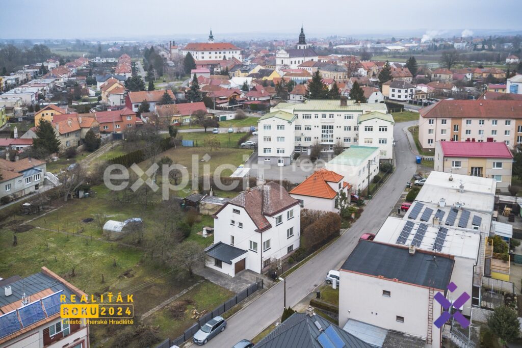 Prodej-rodinneho-domu-325-m²-pozemek-1-122-m²-Uhersky-Ostroh-okres-Uherske-Hradiste54