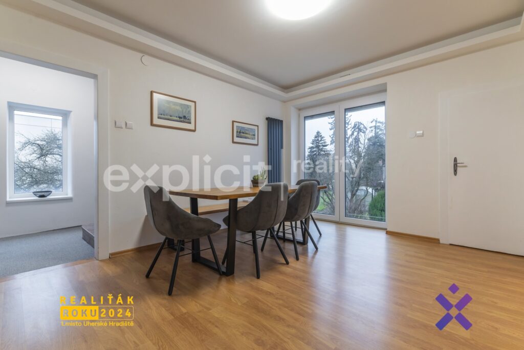 Prodej-rodinneho-domu-325-m²-pozemek-1-122-m²-Uhersky-Ostroh-okres-Uherske-Hradiste26