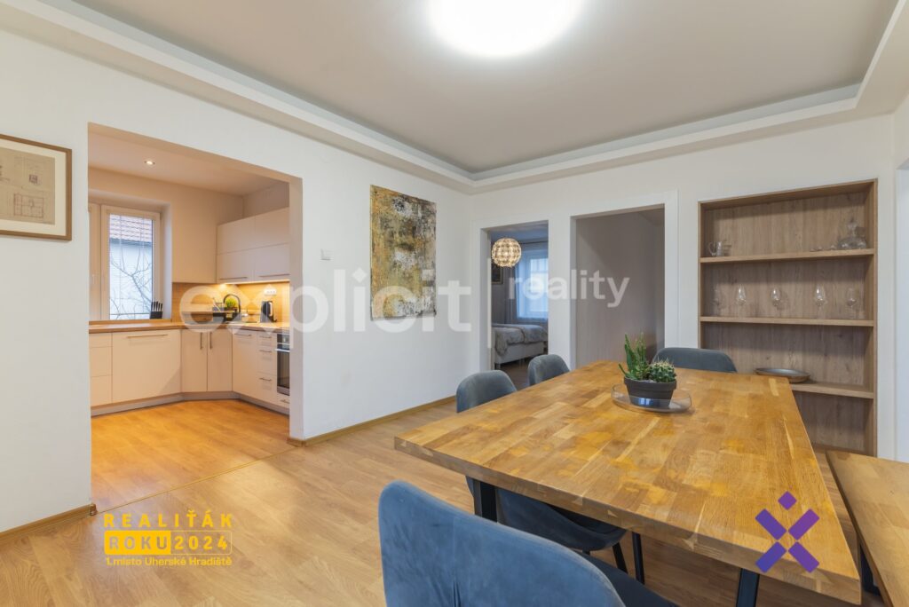 Prodej-rodinneho-domu-325-m²-pozemek-1-122-m²-Uhersky-Ostroh-okres-Uherske-Hradiste27