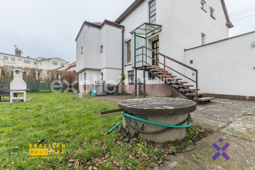 Prodej-rodinneho-domu-325-m²-pozemek-1-122-m²-Uhersky-Ostroh-okres-Uherske-Hradiste32
