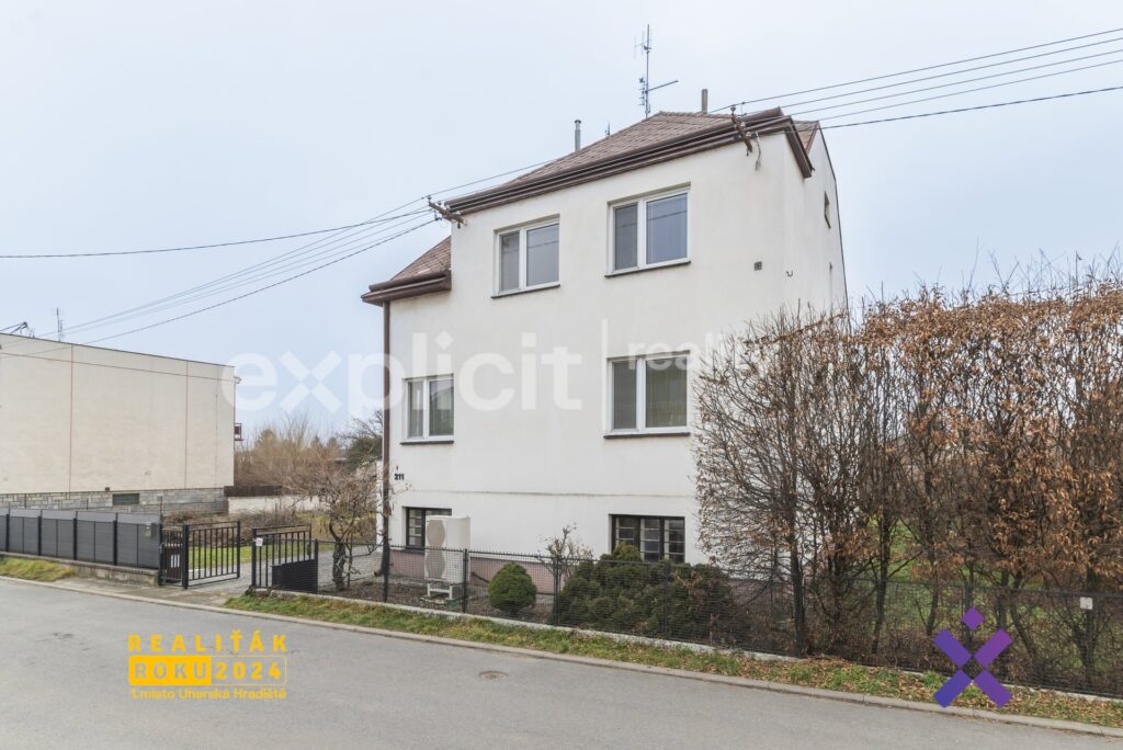 Prodej-rodinneho-domu-325-m²-pozemek-1-122-m²-Uhersky-Ostroh-okres-Uherske-Hradiste30