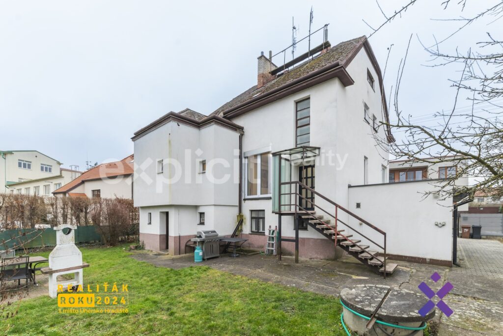 Prodej-rodinneho-domu-325-m²-pozemek-1-122-m²-Uhersky-Ostroh-okres-Uherske-Hradiste33