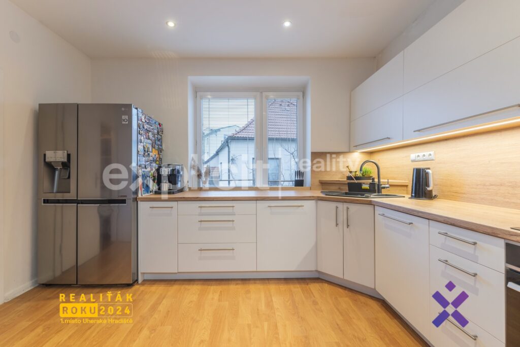 Prodej-rodinneho-domu-325-m²-pozemek-1-122-m²-Uhersky-Ostroh-okres-Uherske-Hradiste24