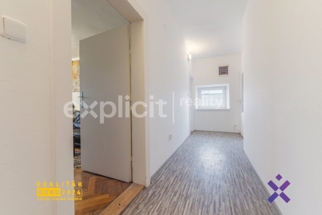 Prodej-rodinneho-domu-325-m²-pozemek-1-122-m²-Uhersky-Ostroh-okres-Uherske-Hradiste8