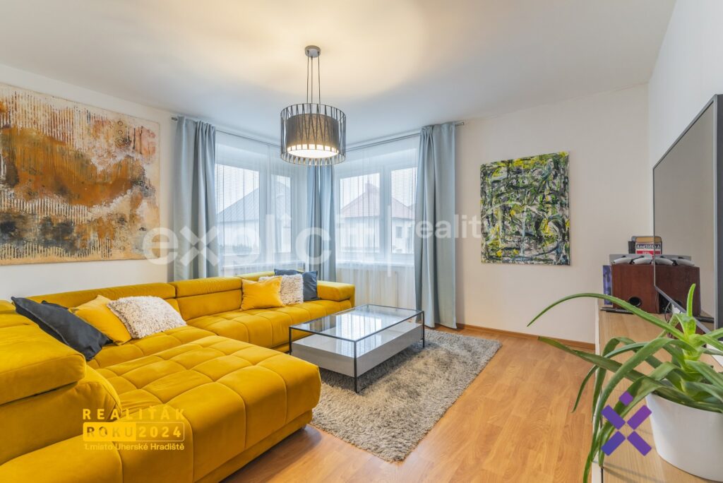 Prodej-rodinneho-domu-325-m²-pozemek-1-122-m²-Uhersky-Ostroh-okres-Uherske-Hradiste16