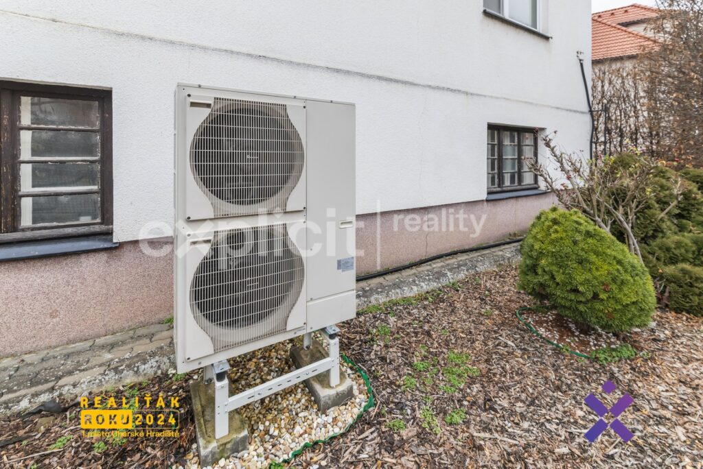 Prodej-rodinneho-domu-325-m²-pozemek-1-122-m²-Uhersky-Ostroh-okres-Uherske-Hradiste2