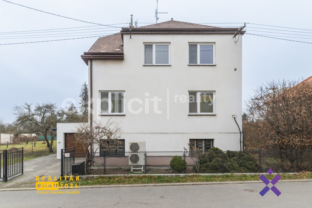 Prodej-rodinneho-domu-325-m²-pozemek-1-122-m²-Uhersky-Ostroh-okres-Uherske-Hradiste29