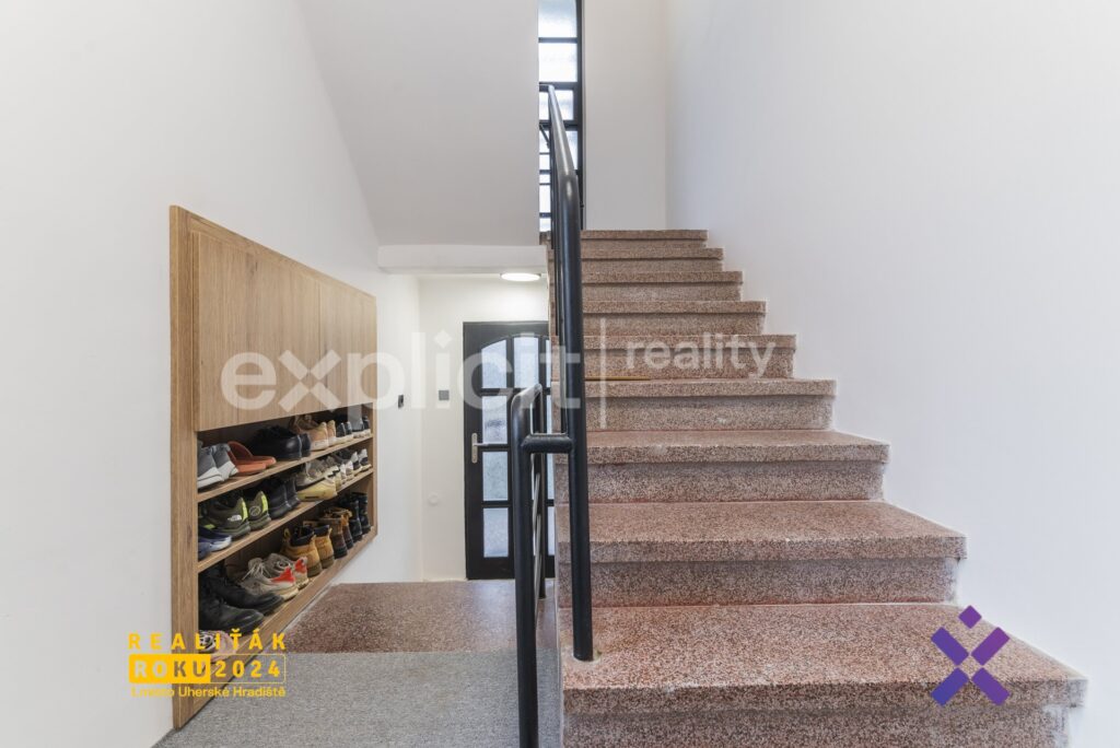 Prodej-rodinneho-domu-325-m²-pozemek-1-122-m²-Uhersky-Ostroh-okres-Uherske-Hradiste14