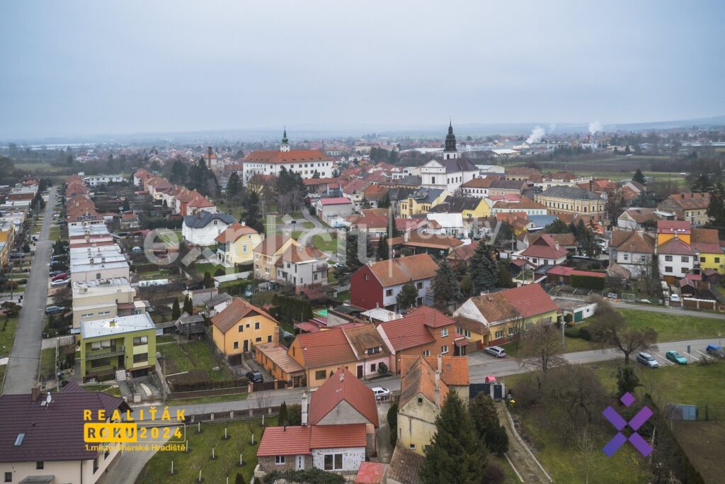Prodej-rodinneho-domu-325-m²-pozemek-1-122-m²-Uhersky-Ostroh-okres-Uherske-Hradiste46