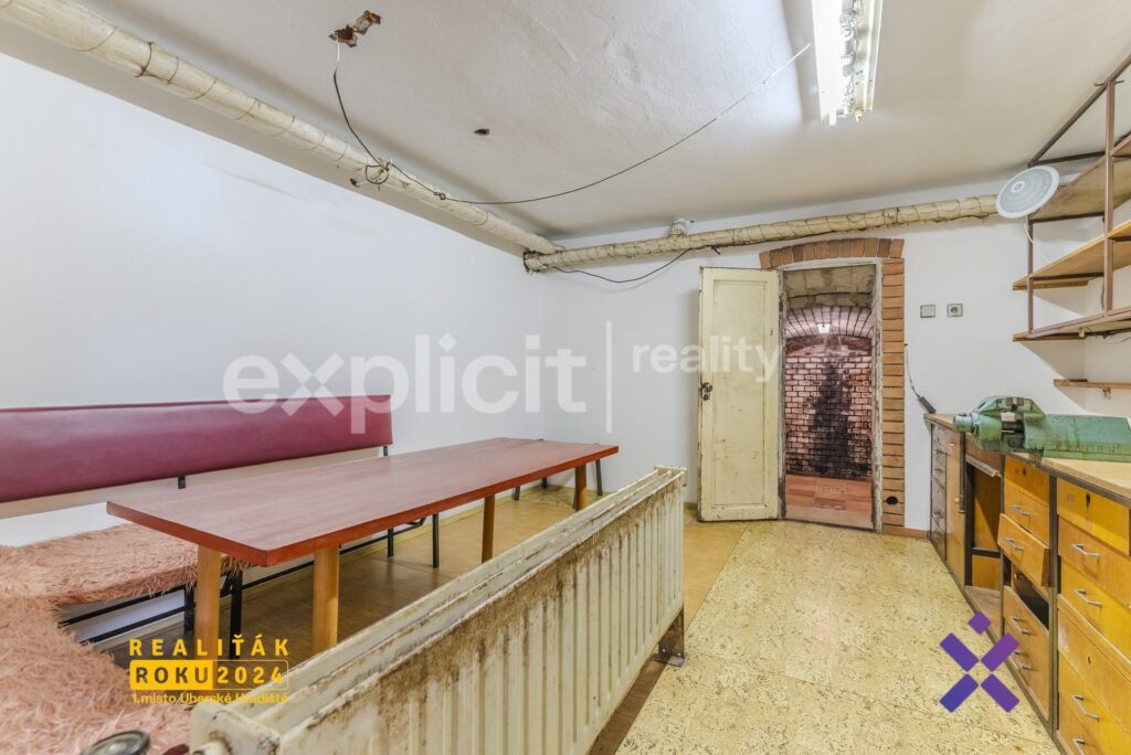 Prodej-rodinneho-domu-51-333-m²-pozemek-2-555-m²-Bzenec-okres-Hodonin21