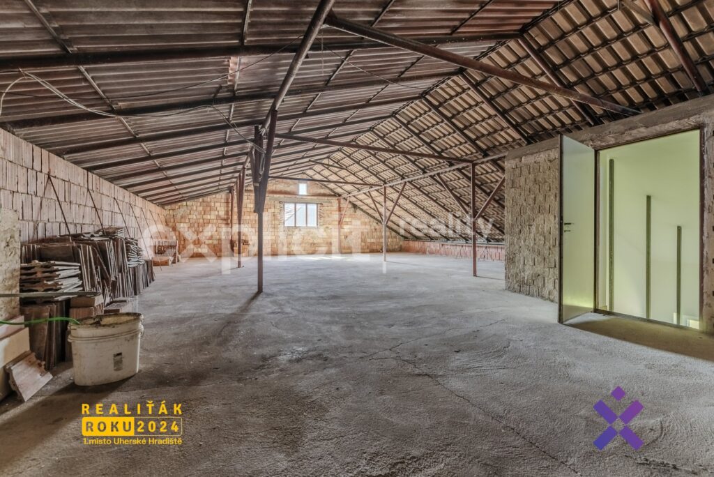 Prodej-rodinneho-domu-51-333-m²-pozemek-2-555-m²-Bzenec-okres-Hodonin25