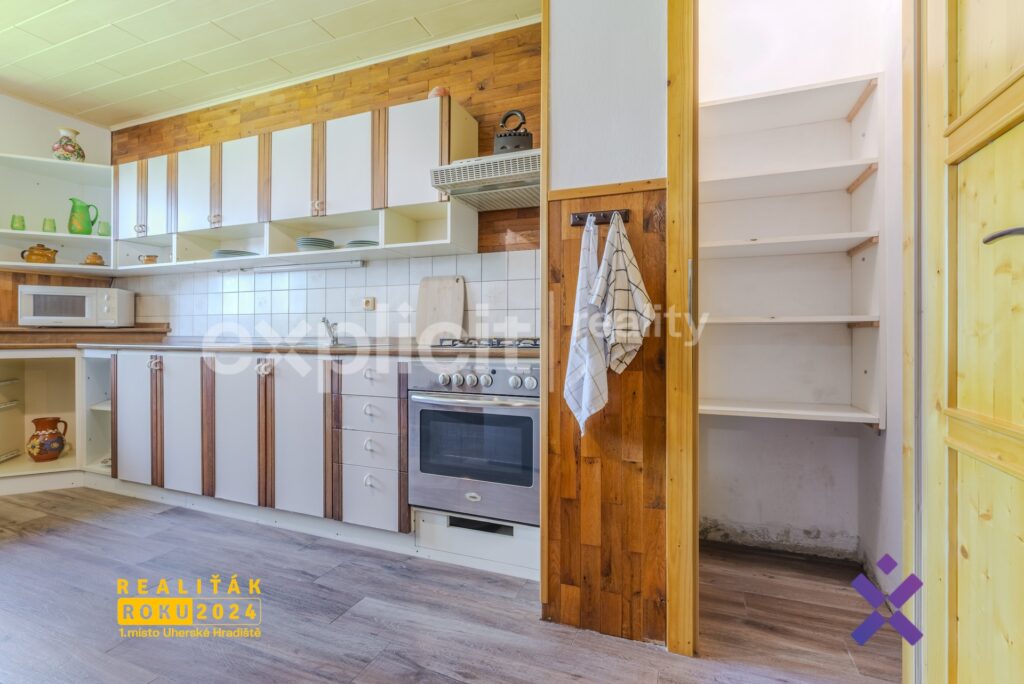 Prodej-rodinneho-domu-51-333-m²-pozemek-2-555-m²-Bzenec-okres-Hodonin3