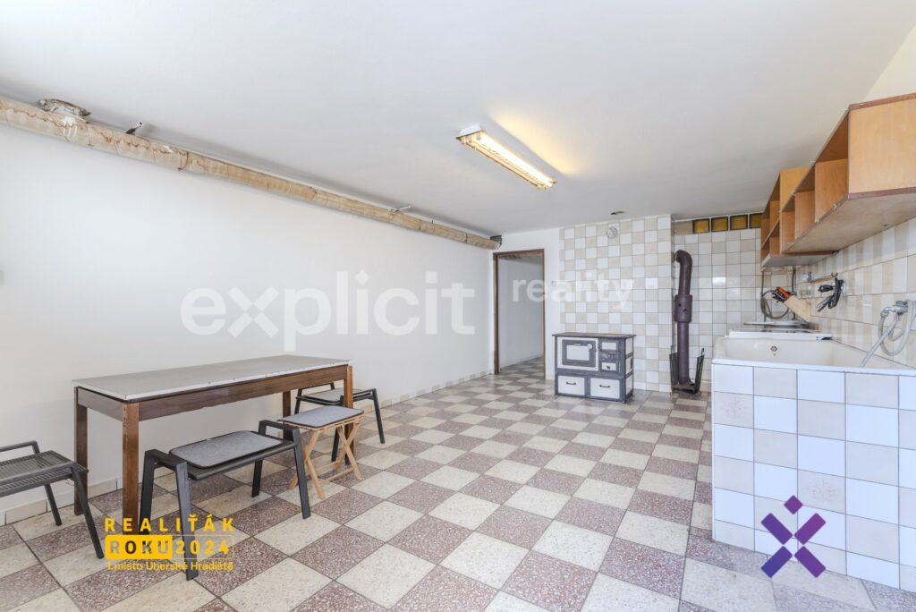 Prodej-rodinneho-domu-51-333-m²-pozemek-2-555-m²-Bzenec-okres-Hodonin20