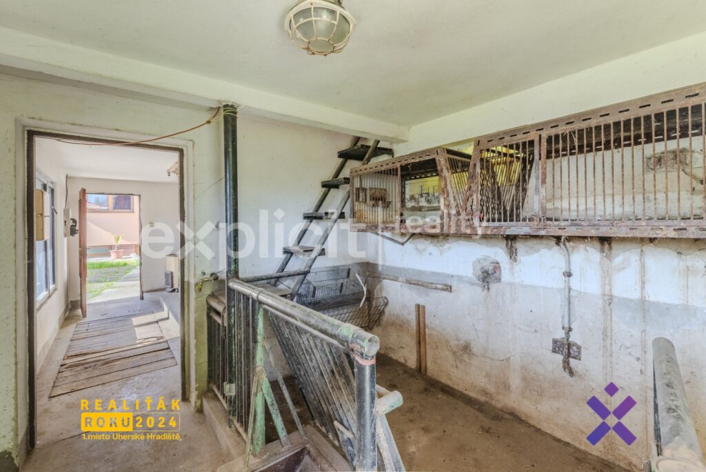 Prodej-rodinneho-domu-51-333-m²-pozemek-2-555-m²-Bzenec-okres-Hodonin18