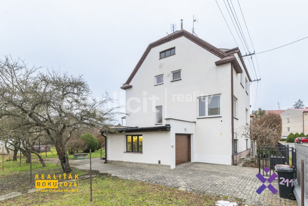 Prodej-rodinneho-domu-325-m²-pozemek-1-122-m²-Uhersky-Ostroh-okres-Uherske-Hradiste31