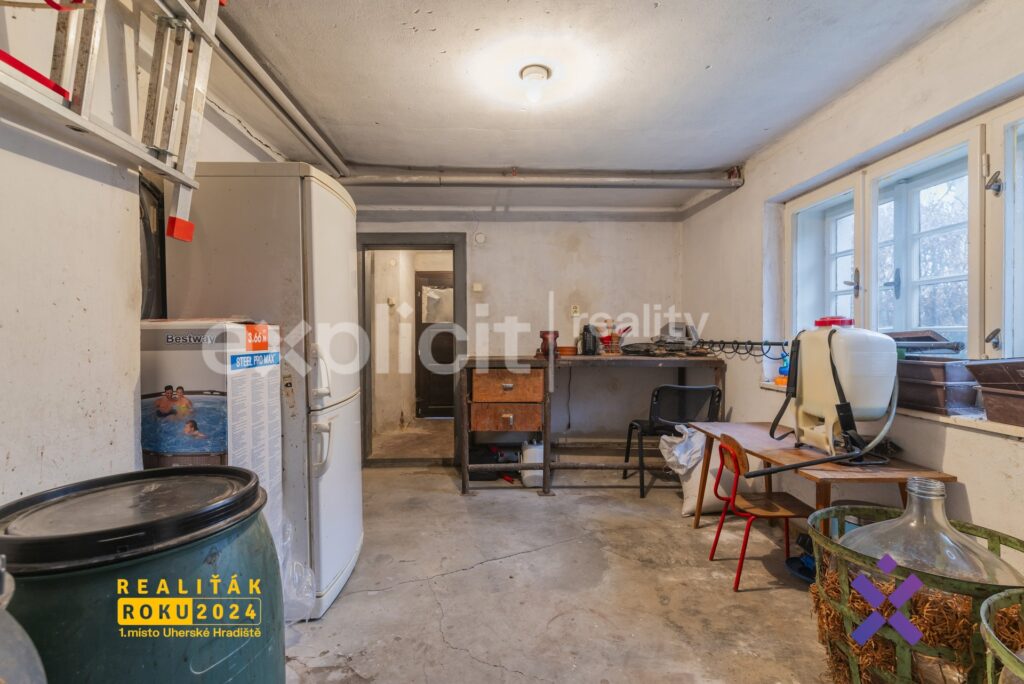 Prodej-rodinneho-domu-325-m²-pozemek-1-122-m²-Uhersky-Ostroh-okres-Uherske-Hradiste5