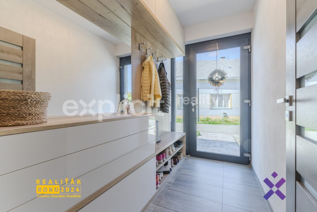 Prodej-rodinneho-domu-4kk-204-m²-pozemek-465-m²-–-Blatnice-pod-Svatym-Antoninkem-okres-Hodonin11