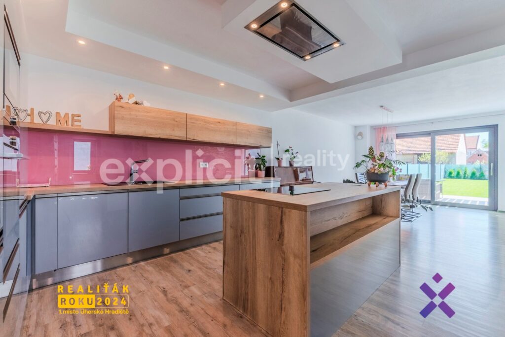 Prodej-rodinneho-domu-4kk-204-m²-pozemek-465-m²-–-Blatnice-pod-Svatym-Antoninkem-okres-Hodonin5